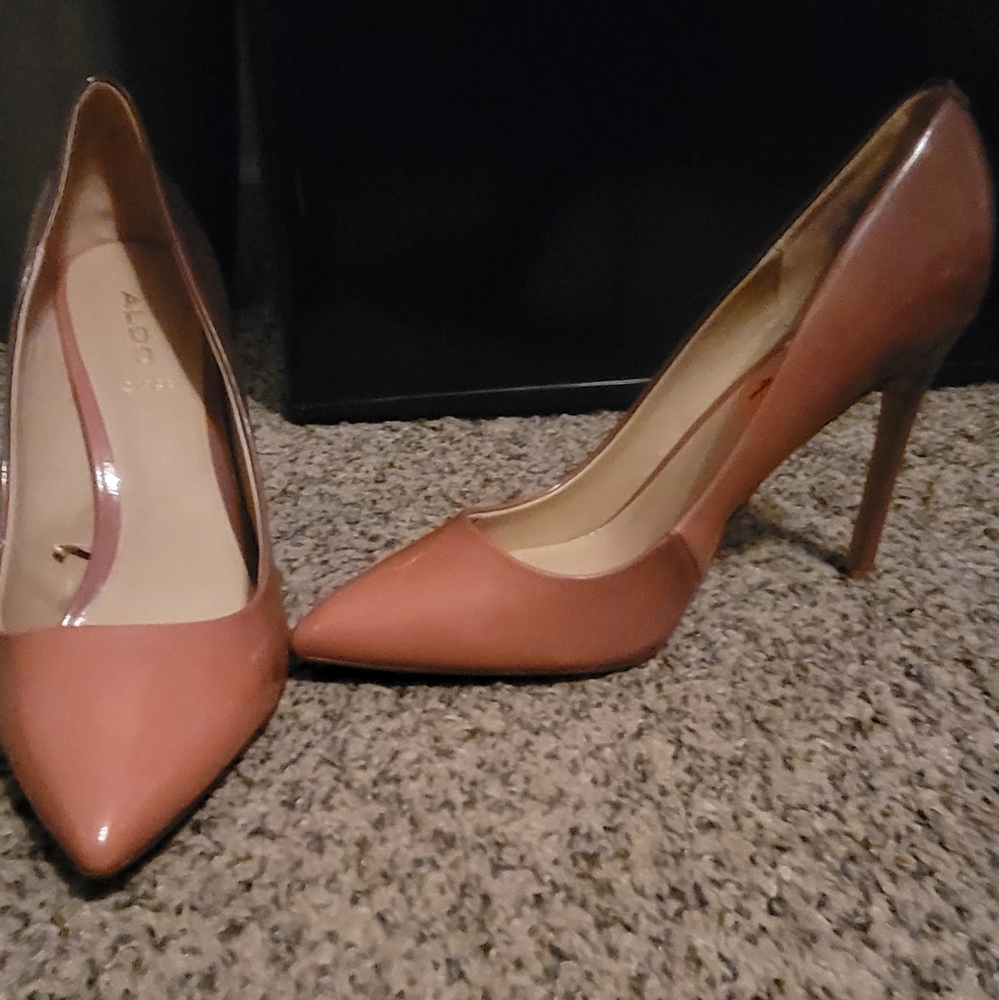 Beautiful ombre brown pumps!